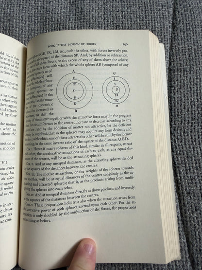 1966 Sir Isaac Newton Principia Vol 1 The Motion Of Bodies - Florian Cajori (University Of California Press)