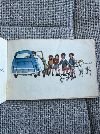 1960’s Ready To Read: The Pet Show -(Paul Olds Illust) Schools Publication Dpt Department of Education New Zealand