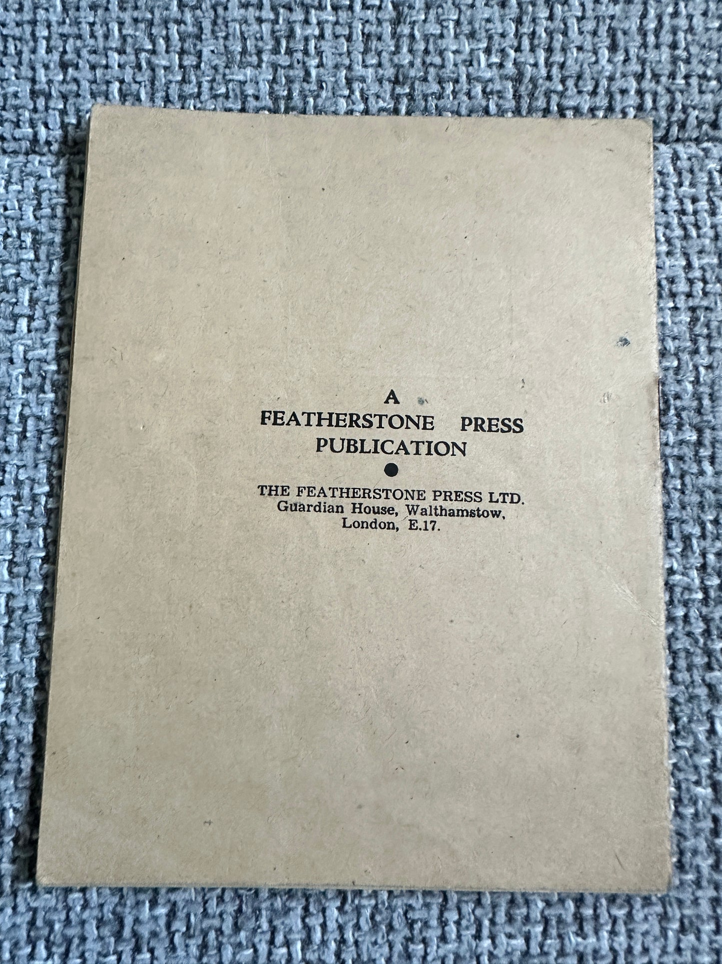 1946 The Tale Of Robin, Fox & Spadger Or It Isn’t Size That Counts - The Featherstone Press Ltd