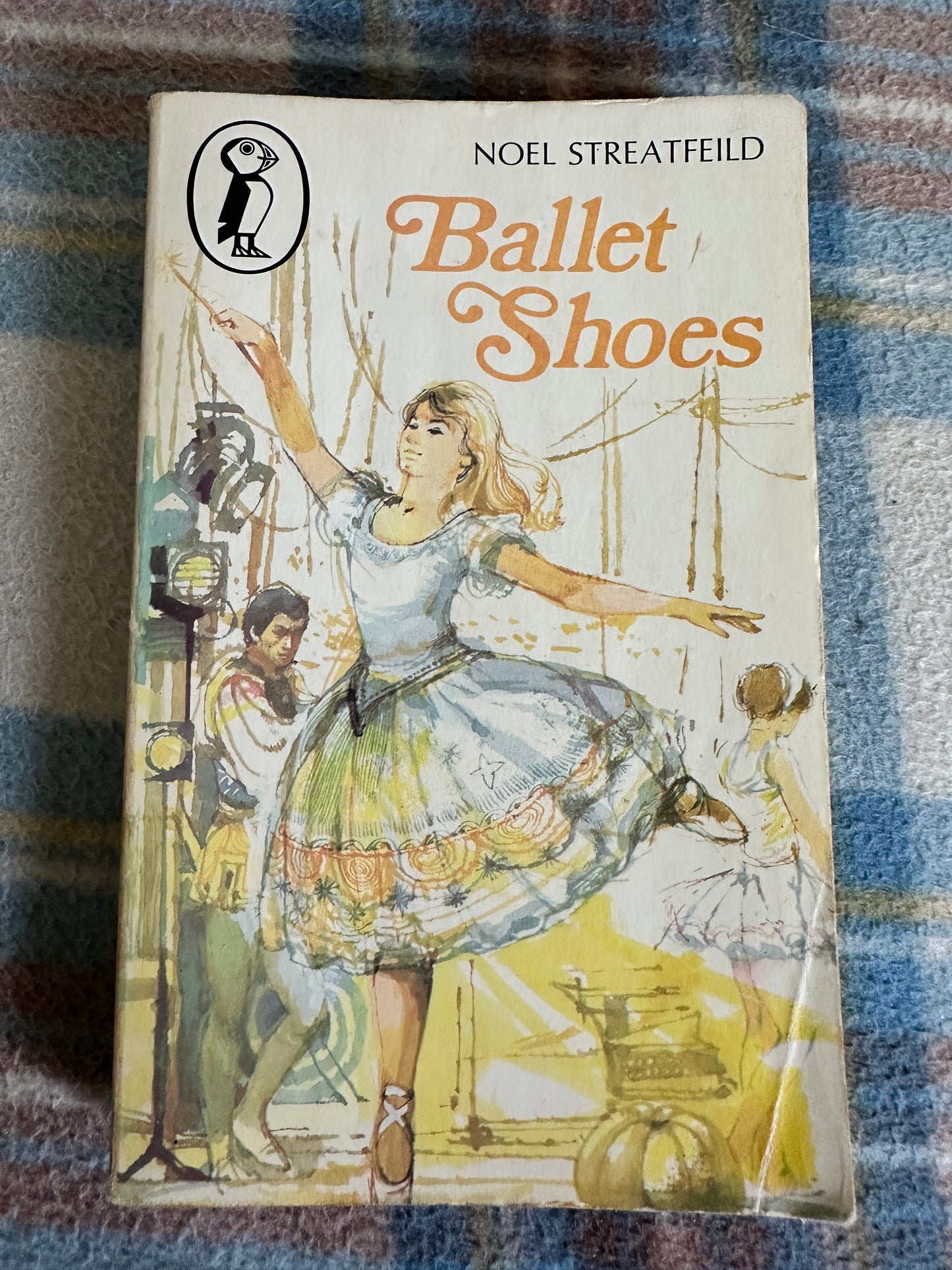 1973 Ballet Shoes - Noel Streatfield(Illust Ruth Gervis) Puffin Penguin Book