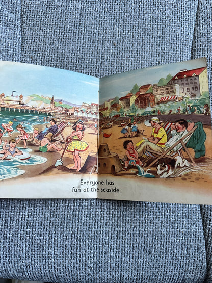 1942 Wendy Has A Holiday(The Wendy Books No7)Monica Bradley Illust) Blackie