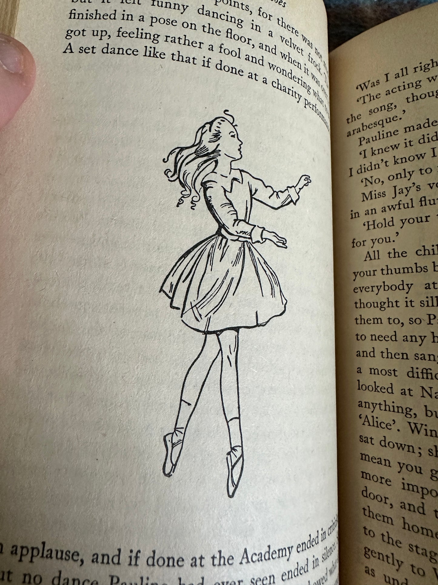 1973 Ballet Shoes - Noel Streatfield(Illust Ruth Gervis) Puffin Penguin Book