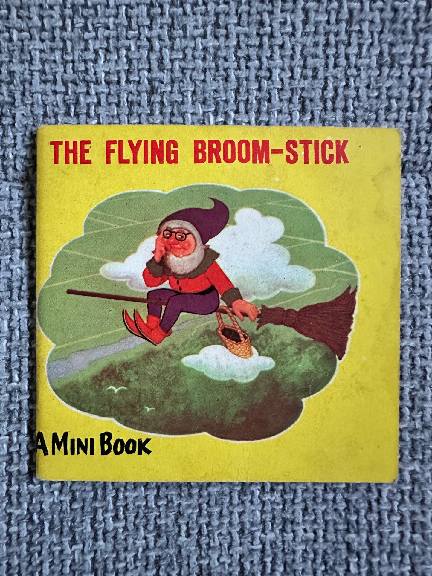 1950’s The Flying Broom-Stick A Mini Book(Brown Watson)