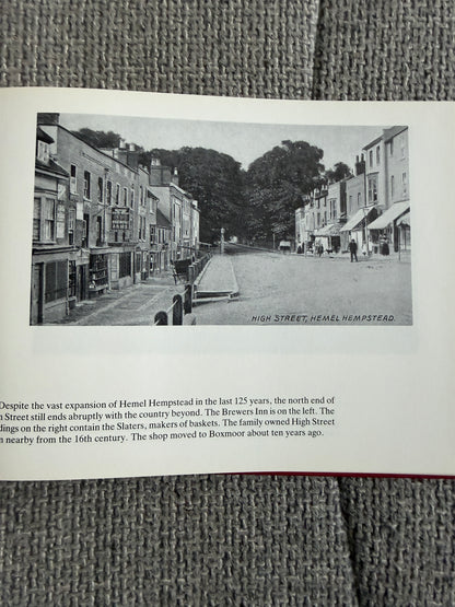 1994 Hemel Hempstead In Old Picture Postcards - Dennis F. Edwards (European Library)
