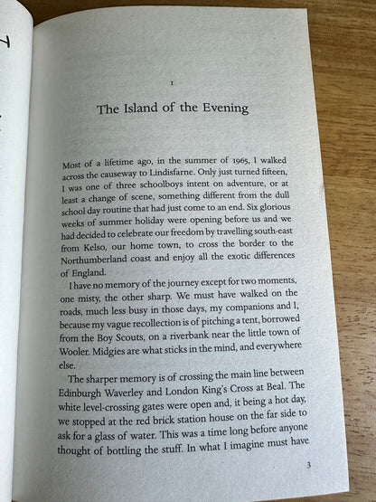2021 To The Island Of Tides: A Journey To Lindisfarne - Alistair Moffat(Canongate Books)
