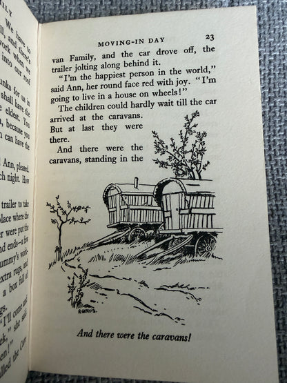 1965 The Caravan Family - Enid Blyton (Ruth Gervis illust) Lutterworth Press