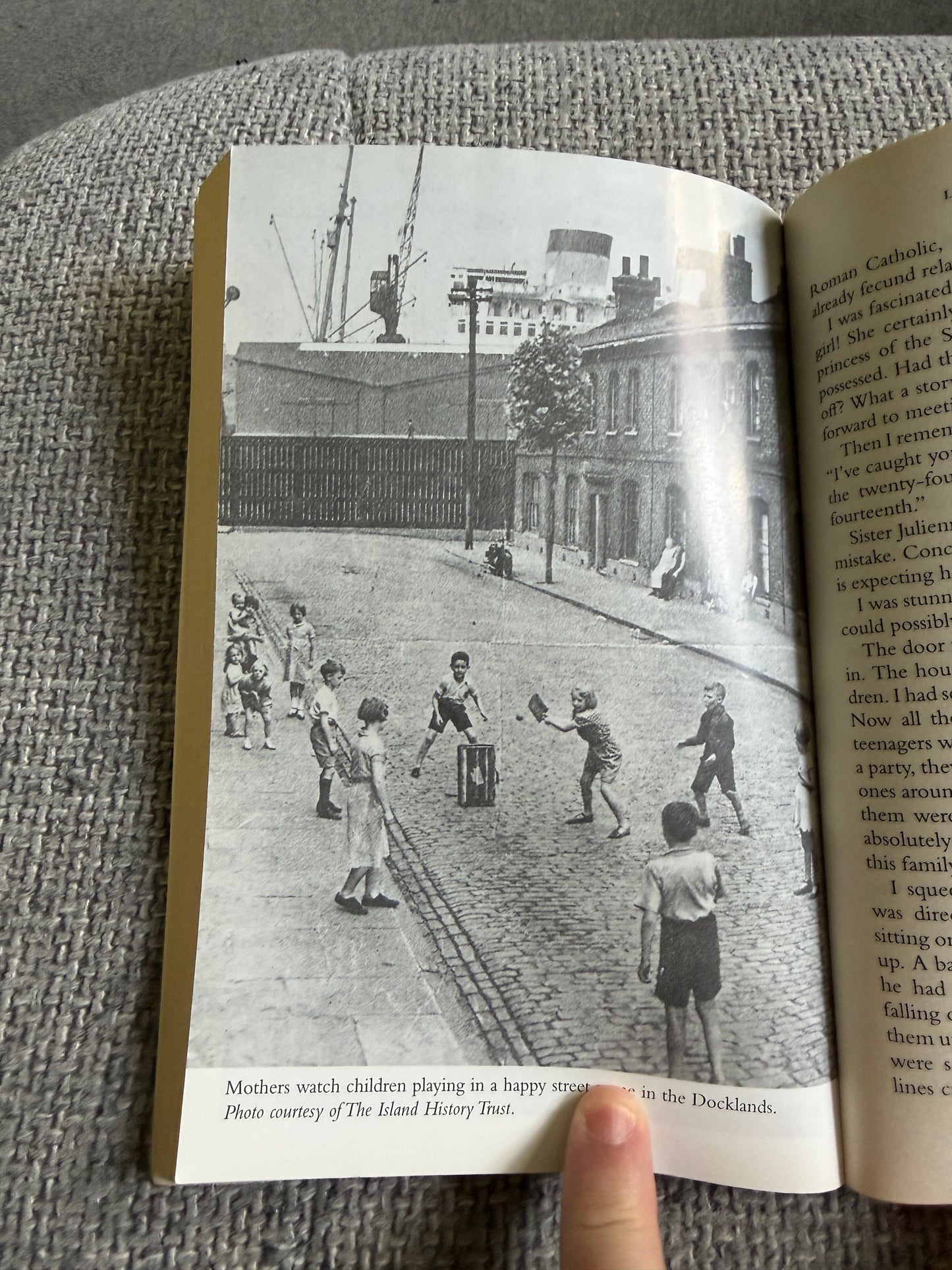 2008 Call The Midwife - Jennifer Worth (Phoenix Pub)