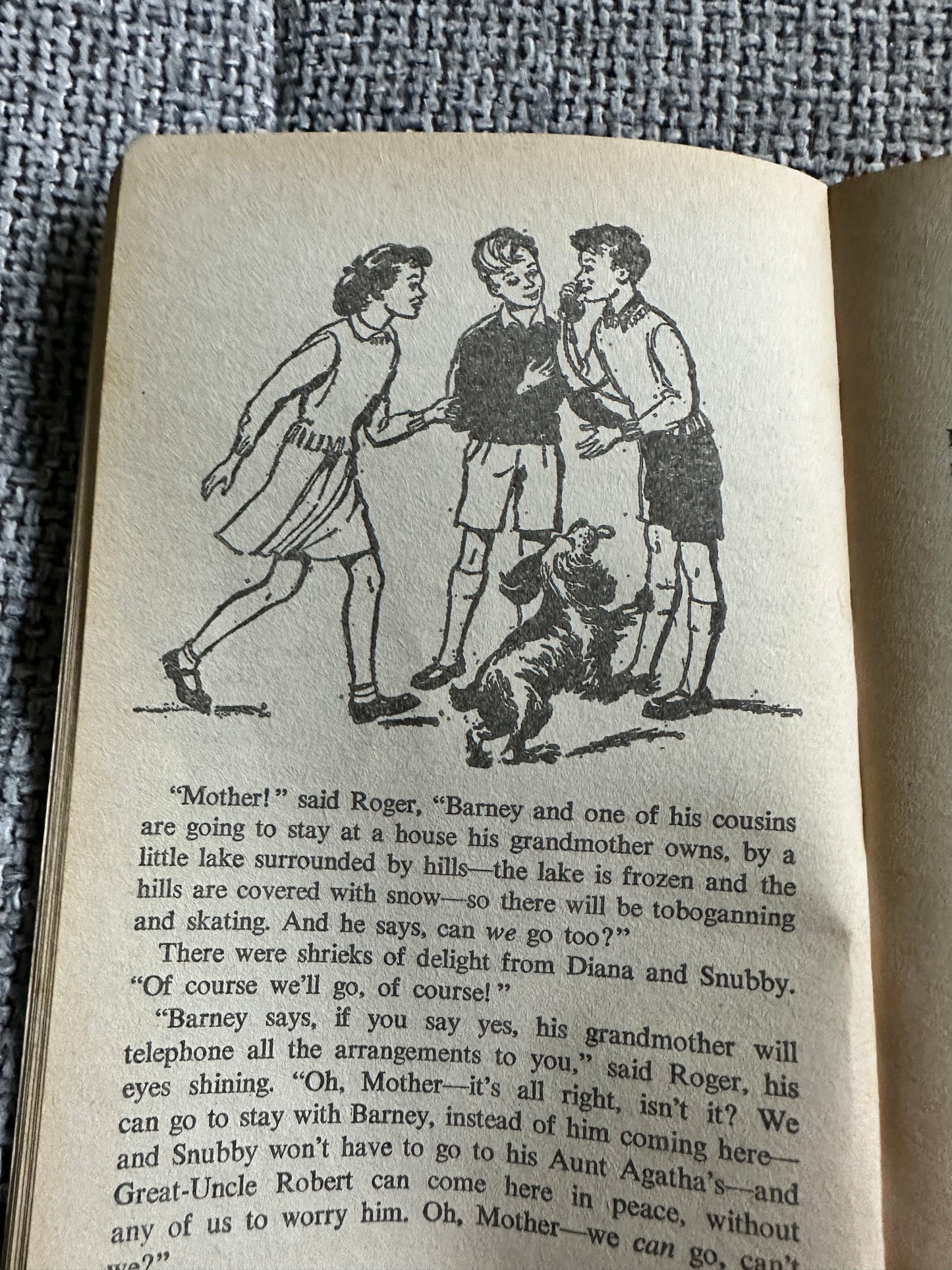 1970 The Rat-A-Tat Mystery - Enid Blyton(Armada Paperbacks)