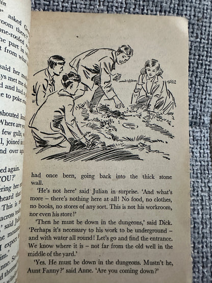 1972 On Kirrin Island Again - Enid Blyton(Eileen Soper) Knight Books