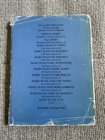 1964 Mary Plain Goes To America - Gwynedd Rae (Irene Williamson illust) Routledge & Kegan Paul Ltd