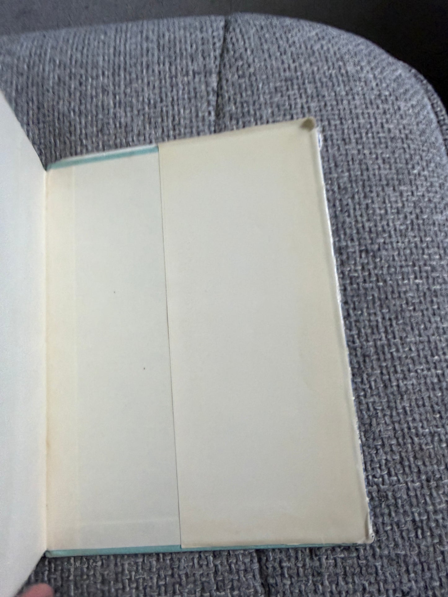 1964 Mary Plain Goes To America - Gwynedd Rae (Irene Williamson illust) Routledge & Kegan Paul Ltd