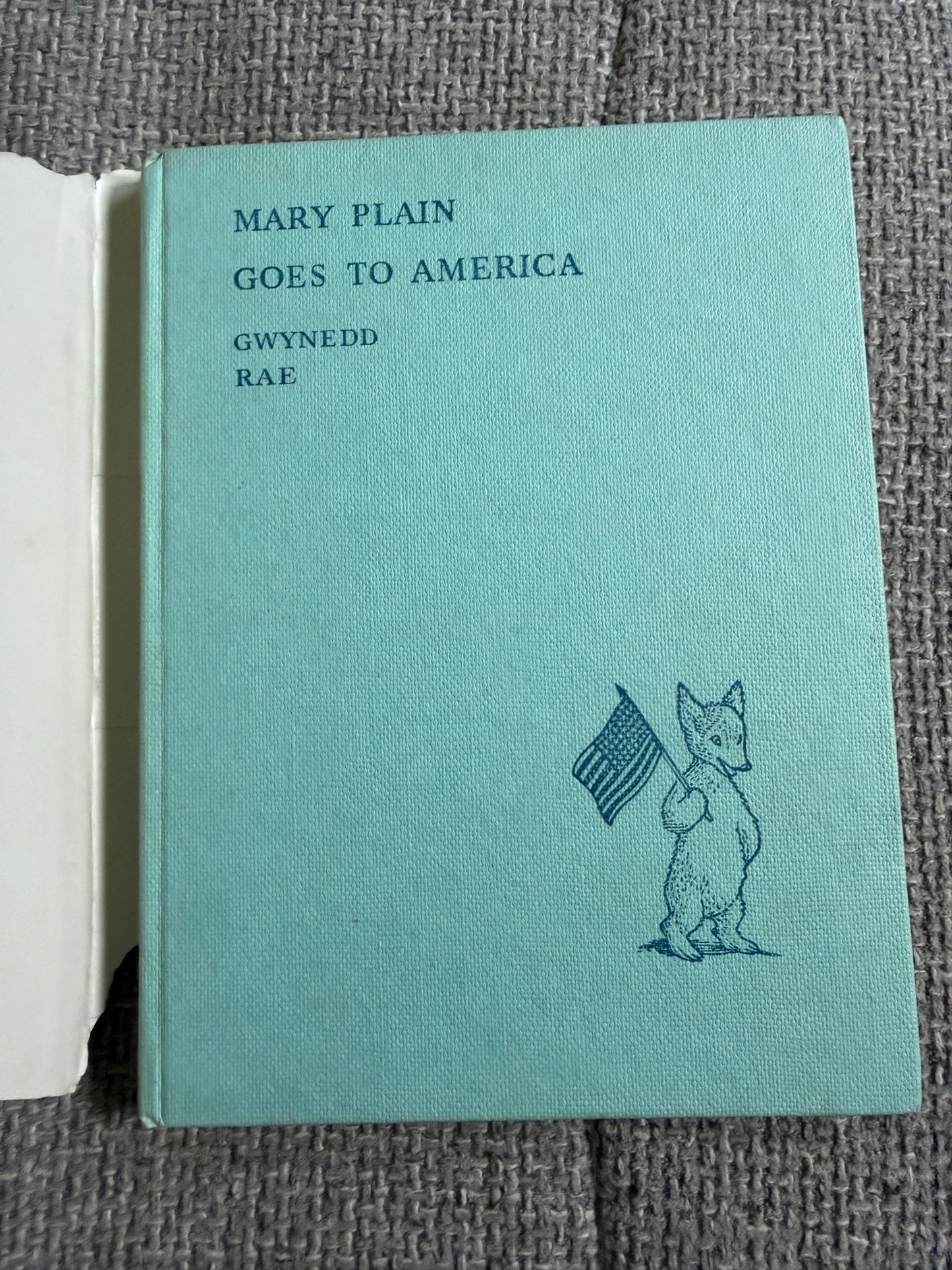 1964 Mary Plain Goes To America - Gwynedd Rae (Irene Williamson illust) Routledge & Kegan Paul Ltd