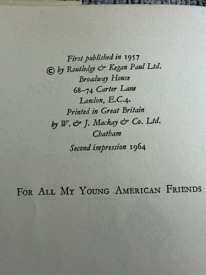 1964 Mary Plain Goes To America - Gwynedd Rae (Irene Williamson illust) Routledge & Kegan Paul Ltd