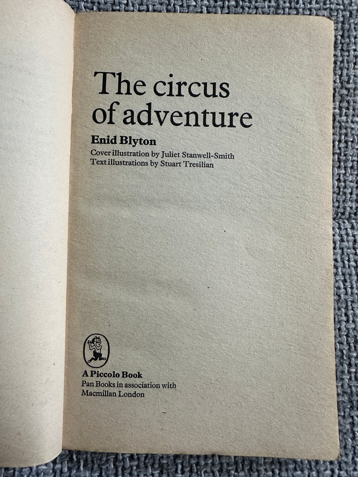 1975 The Circus Of Adventure - Enid Blyton(Stuart Tresilian Illust)Piccolo