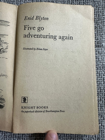 1973 Five Go Adventuring Again - Enid Blyton(Eileen A. Soper) Knight Books