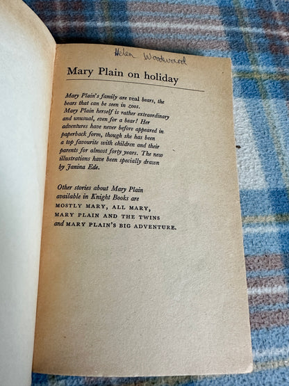 1970 Mary Plain On Holiday - Gwynedd Rae(Janina Ede illustration)Knight Books a Division of Brockhampton Books)