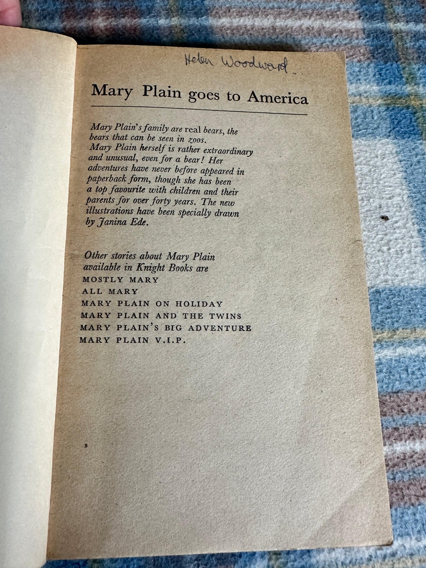 1971 Mary Plain Goes To America - Gwynedd Rae(Janina Ede illustration)Knight Books