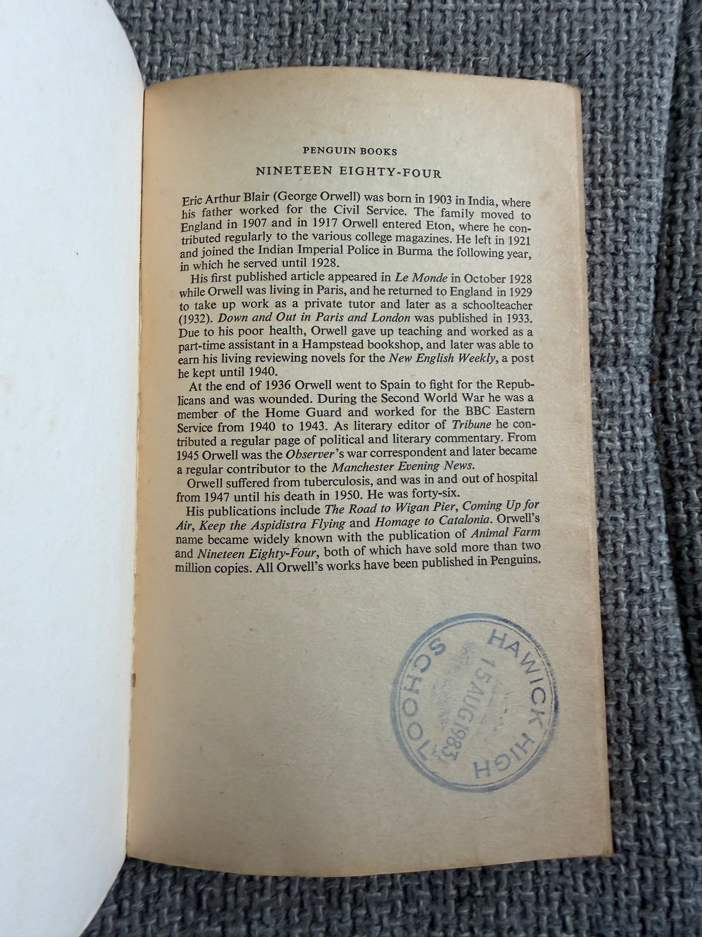 1982 Nineteen Eighty-Four - George Orwell (Penguin)