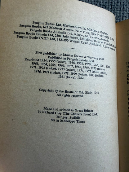 1982 Nineteen Eighty-Four - George Orwell (Penguin)