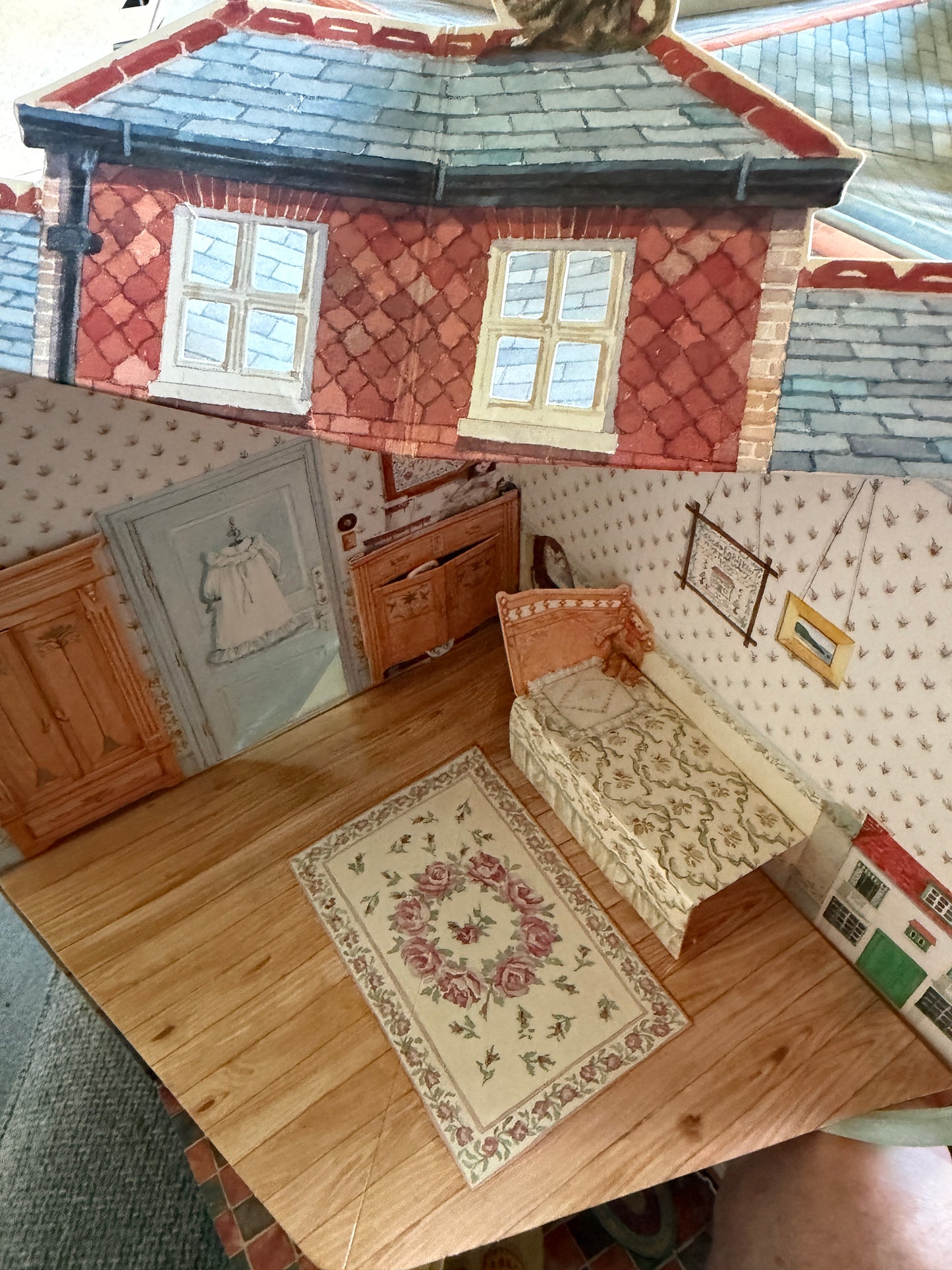 1995 A Three Dimensional Edwardian Doll House (No people) Brian & Lizzie Saunders illustration. Designed by Suzanne Ferguson, Paper Engineered by Bruce Reifel (The Book People Ltd) 39.5cm x 21.5cm