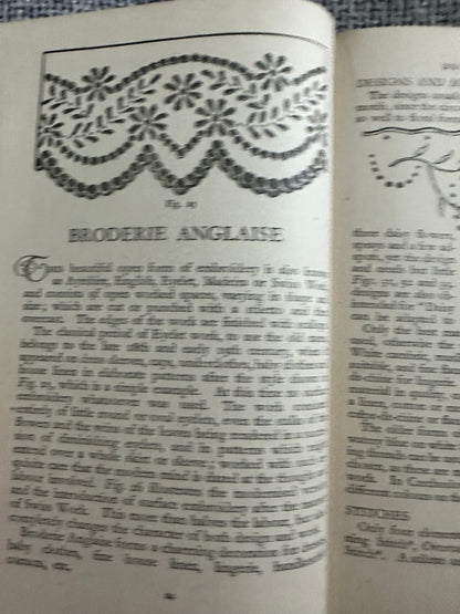 1943 Mary Thomas’s Embroidery Book(Hodder & Stoughton)