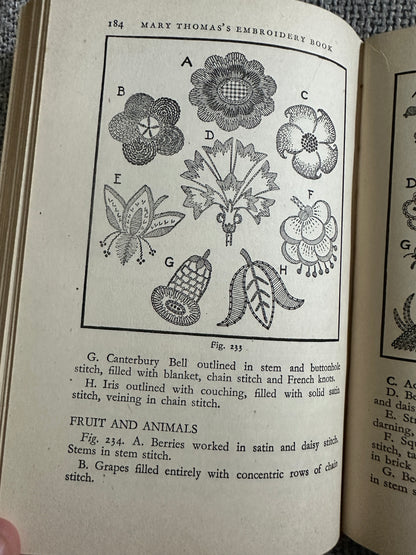 1943 Mary Thomas’s Embroidery Book(Hodder & Stoughton)