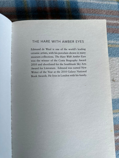 2011 The Hare With The Amber Eyes - Edmund De Waal (Vintage Books)