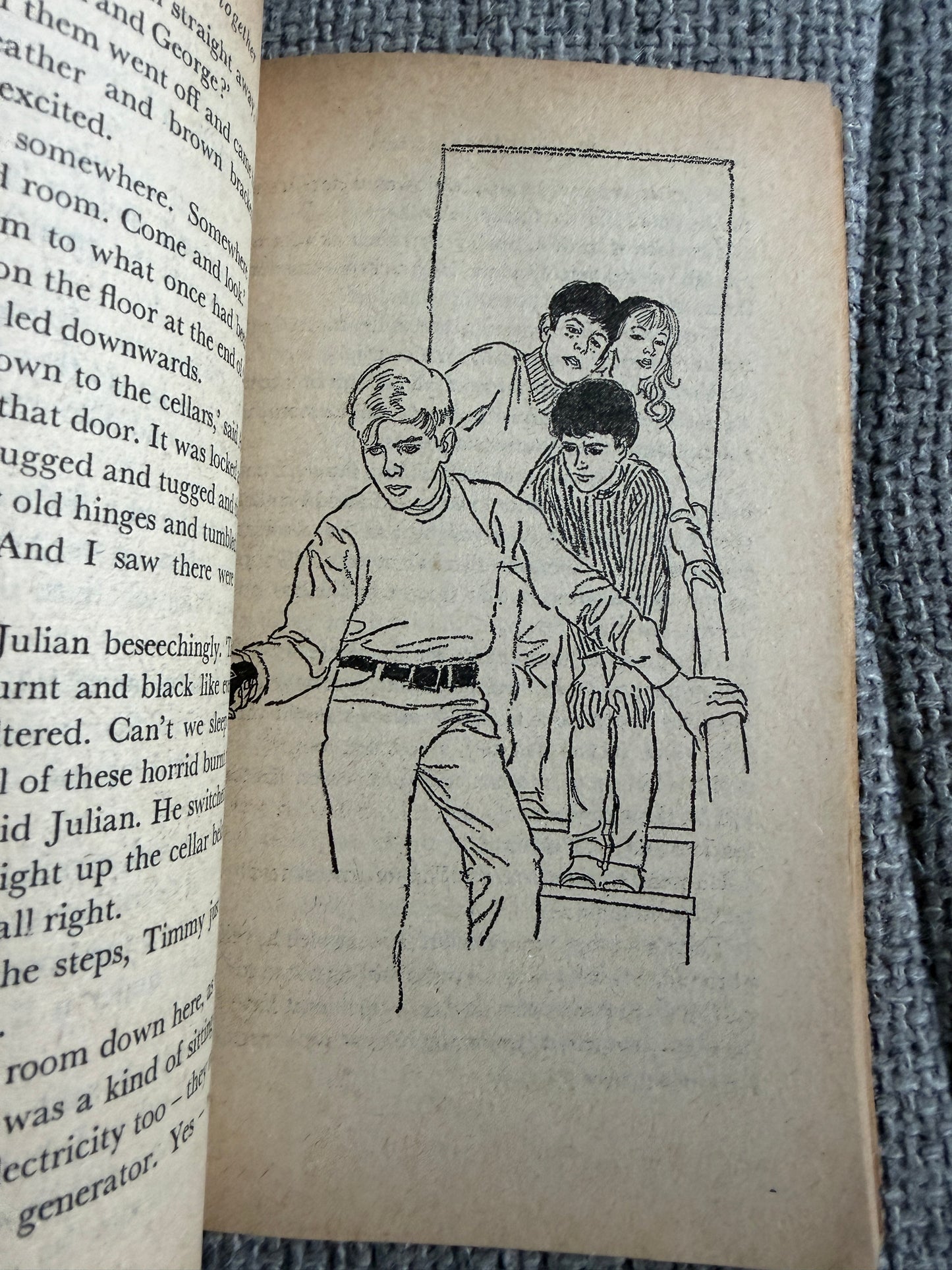 1972 Five On A Hike Together - Enid Blyton (Betty Maxey illust) Knight Books