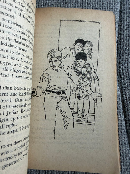 1972 Five On A Hike Together - Enid Blyton (Betty Maxey illust) Knight Books