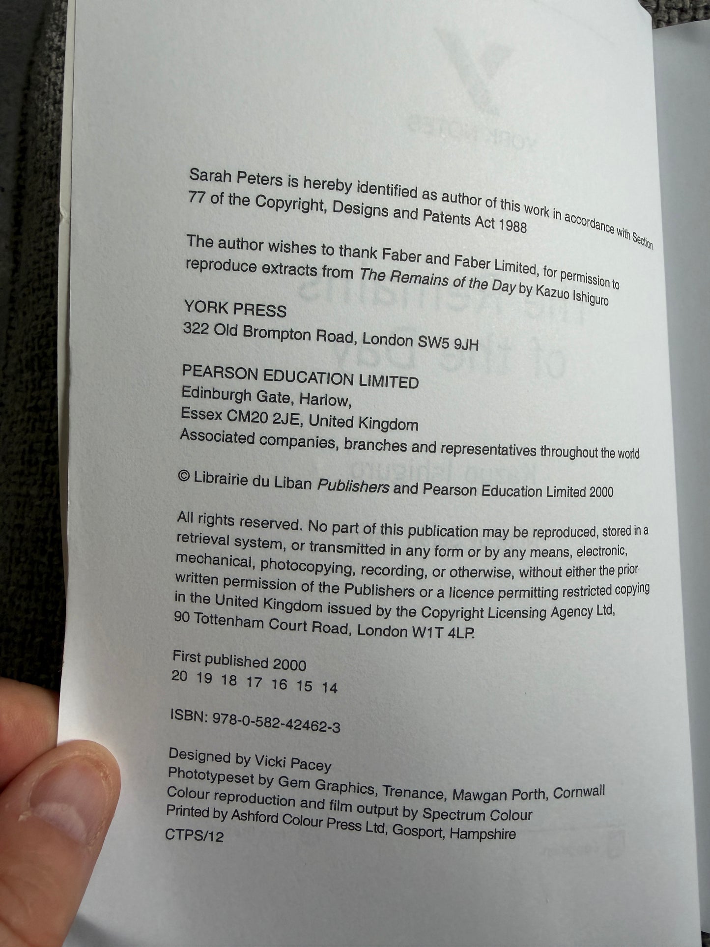 2000 The Remains of The Day - Kazuo Ishiguro (York Study Notes by Sarah Peters) Longmans/ York Press