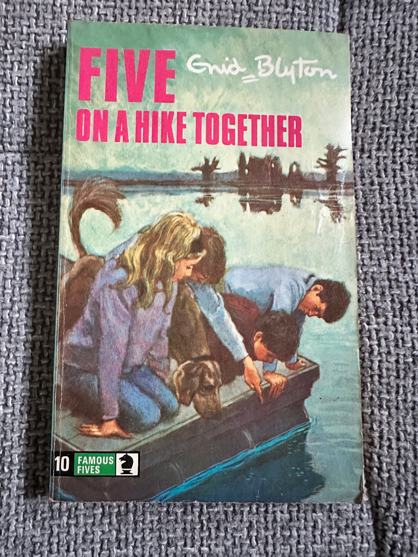 1975 Five On A Hike Together - Enid Blyton(Betty Maxey Illust)Knight Books