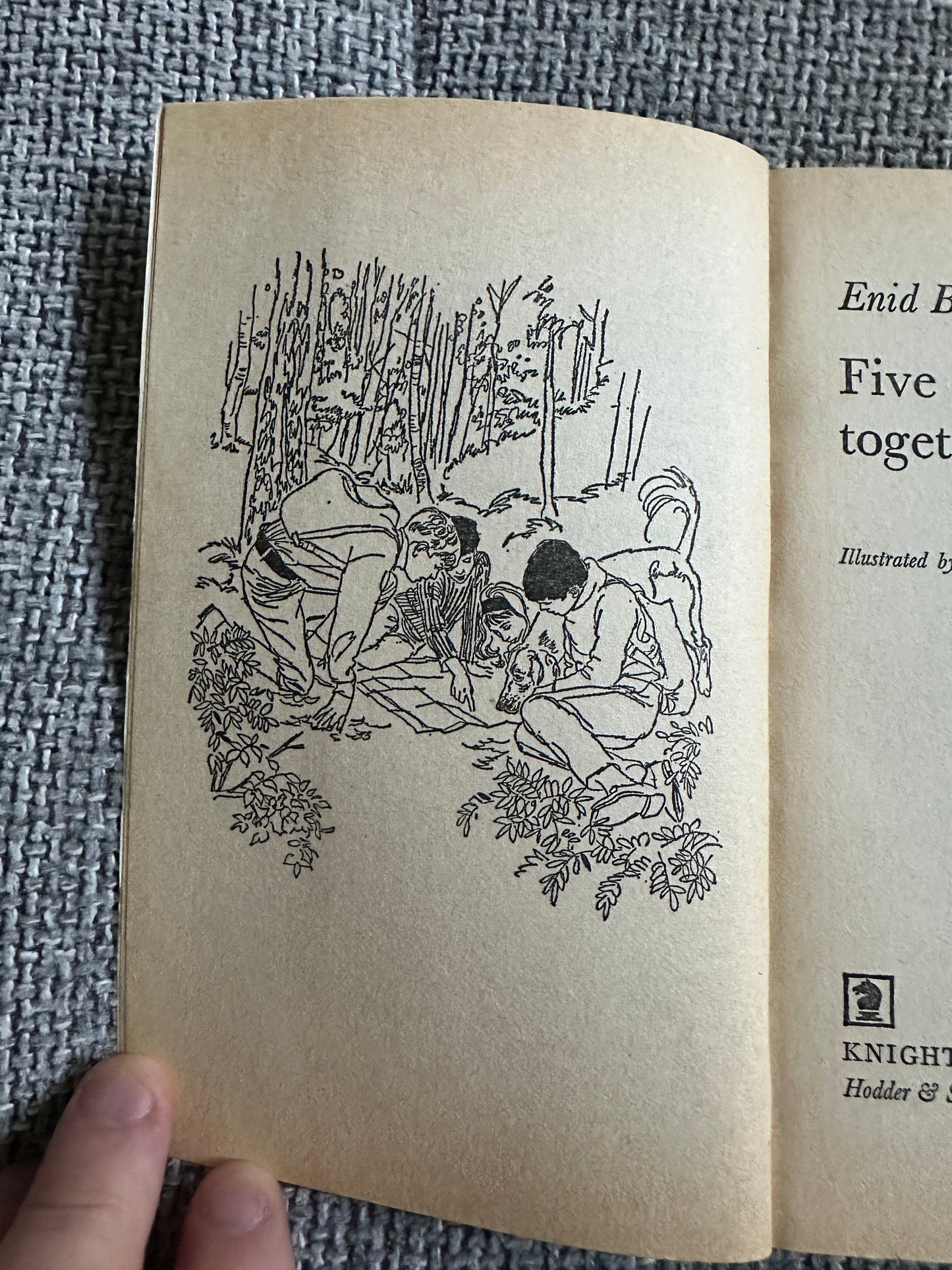 1975 Five On A Hike Together - Enid Blyton(Betty Maxey Illust)Knight Books