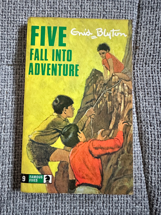 1976 Five Fall Into Adventure - Enid Blyton(Betty Maxey Illust)Knight Books