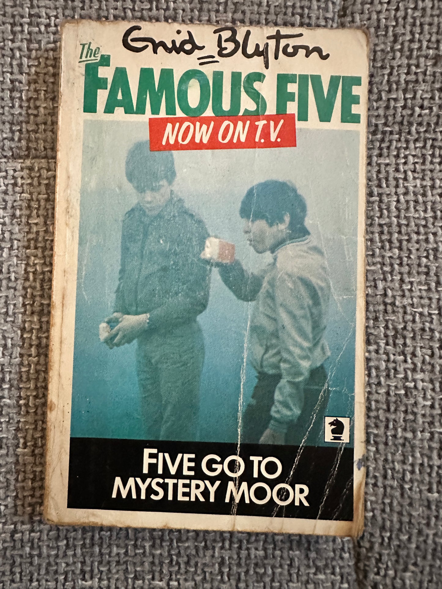 1977 Five Go To Mystery Moor - Enid Blyton(Betty Maxey)Knight Books