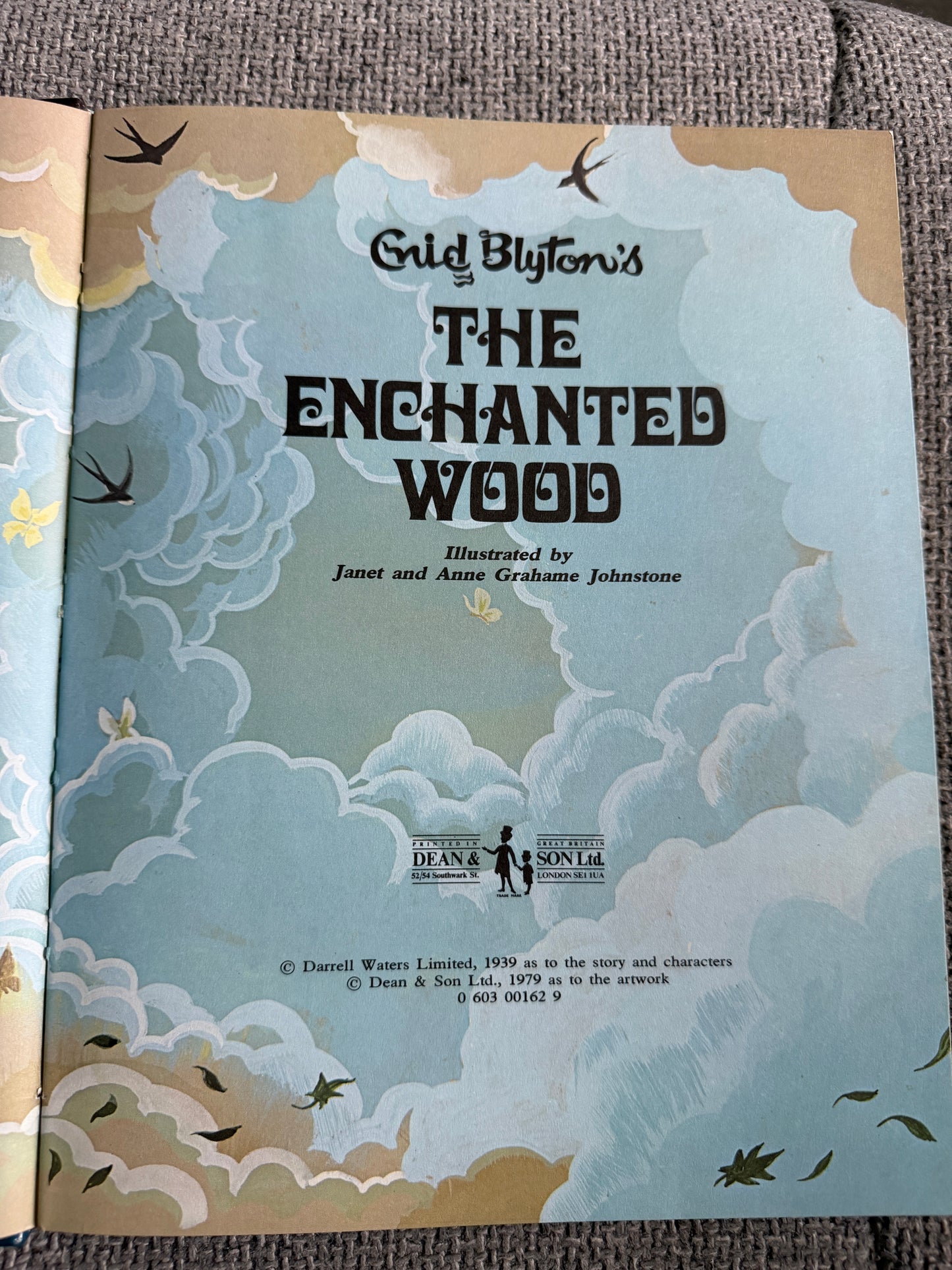 1979 The Enchanted Wood Deluxe Edition - Enid Blyton (Janet & Anne Grahame - Johnstone illust) Dean & Son