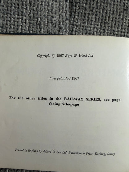 1967*1st* Small Railway Engines(No22) Rev. W. Awdry (Peter & Gunvor Edwards illust) Kaye & Ward Ltd