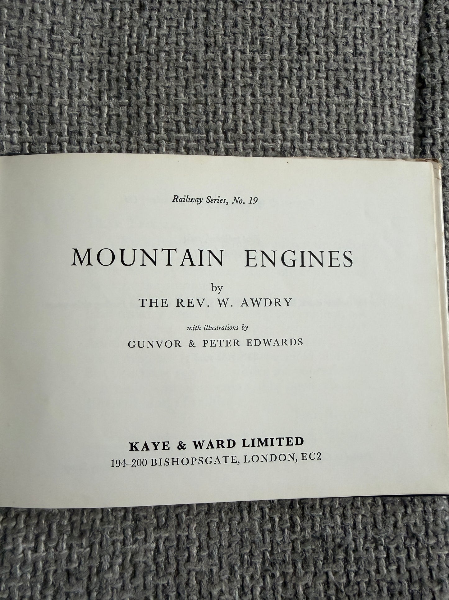 1967 Mountain Engines (No.19)Rev W. Awdry (Peter & Gunvor Edwards illust) Kaye & Ward Ltd)