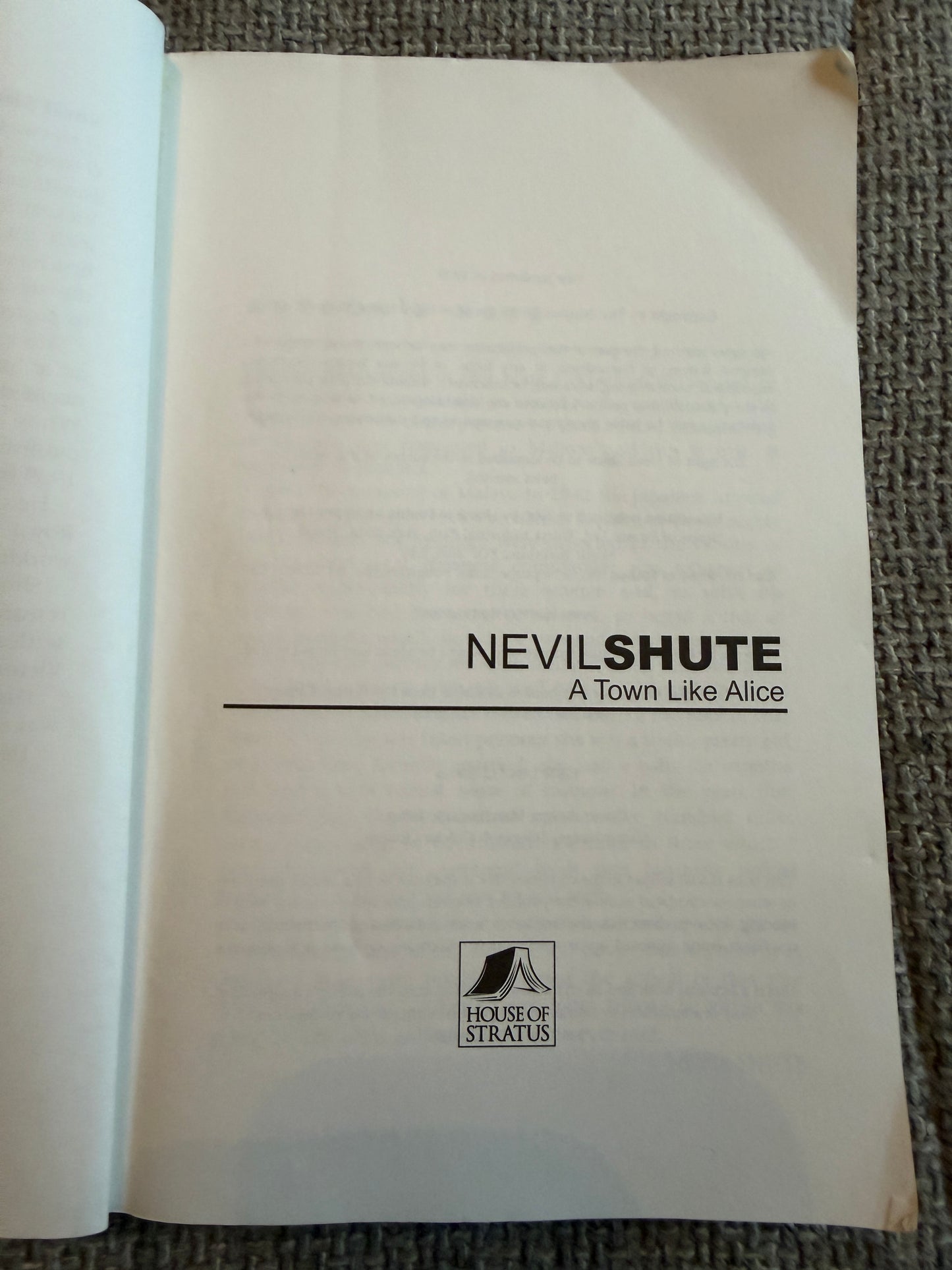2000 A Town Like Alice - Nevil Shute (House Of Stratus)