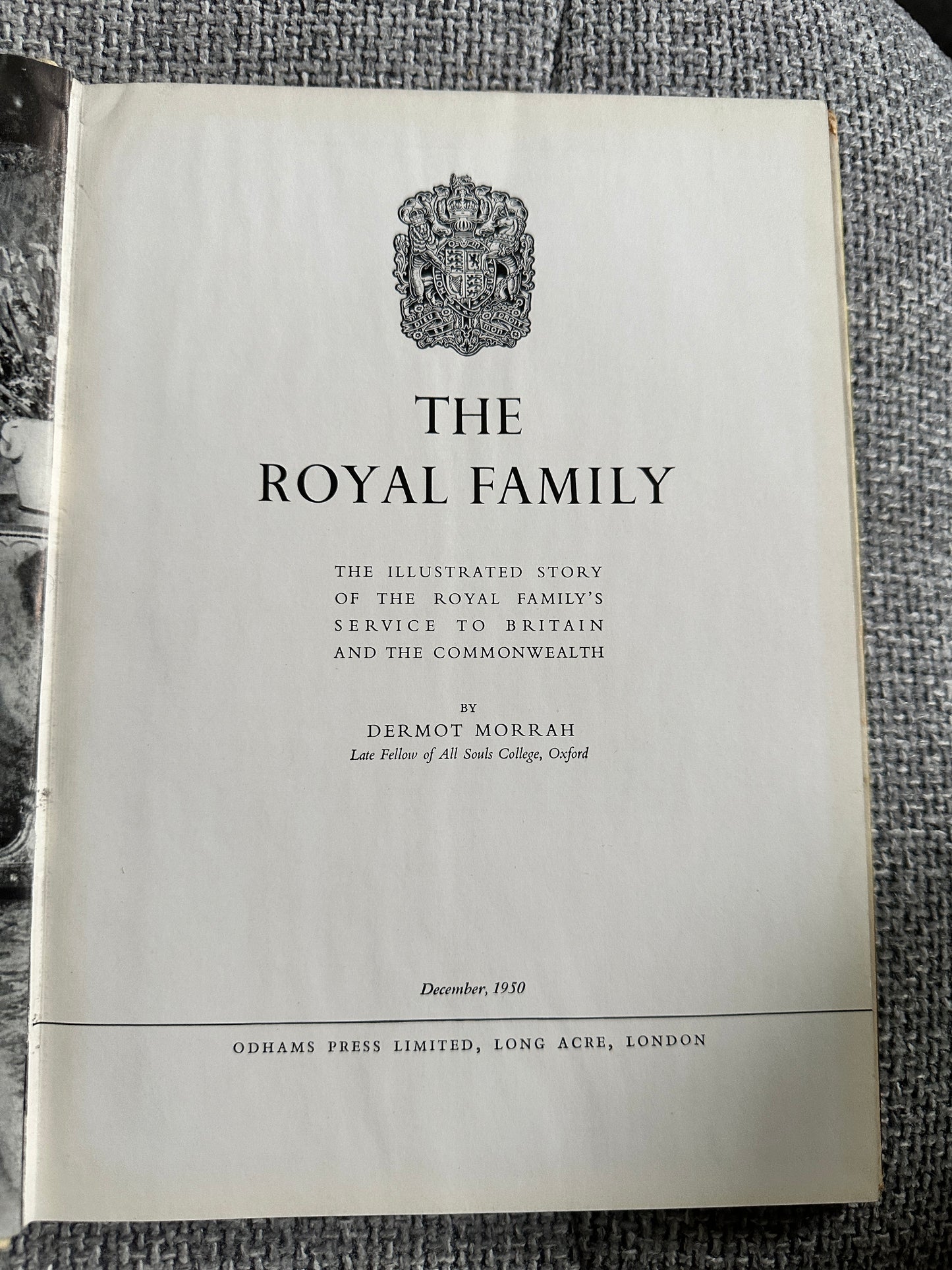 1950*1st* The Royal Family(The Illustrated Story Of The Royal Family’s Service To Britain & The Commonwealth) Dermot Morrah(Odhams Press)