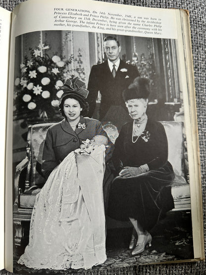 1950*1st* The Royal Family(The Illustrated Story Of The Royal Family’s Service To Britain & The Commonwealth) Dermot Morrah(Odhams Press)