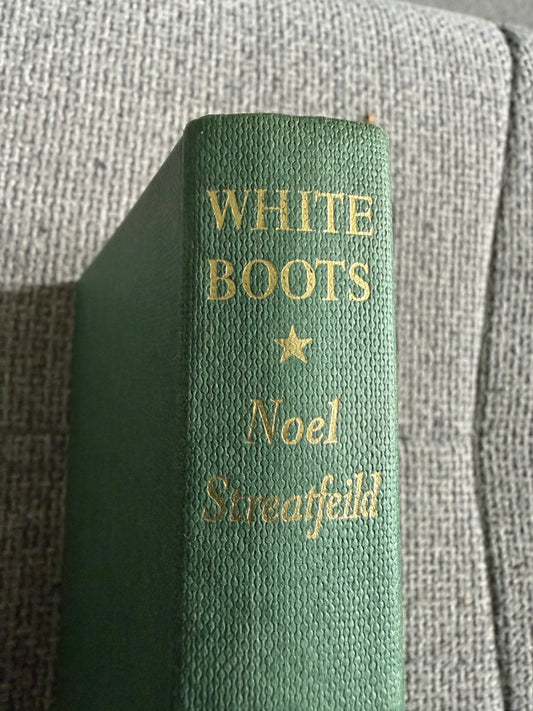 1968 White Boots - Noel Streatfield (Milein Cosman illust) Collins
