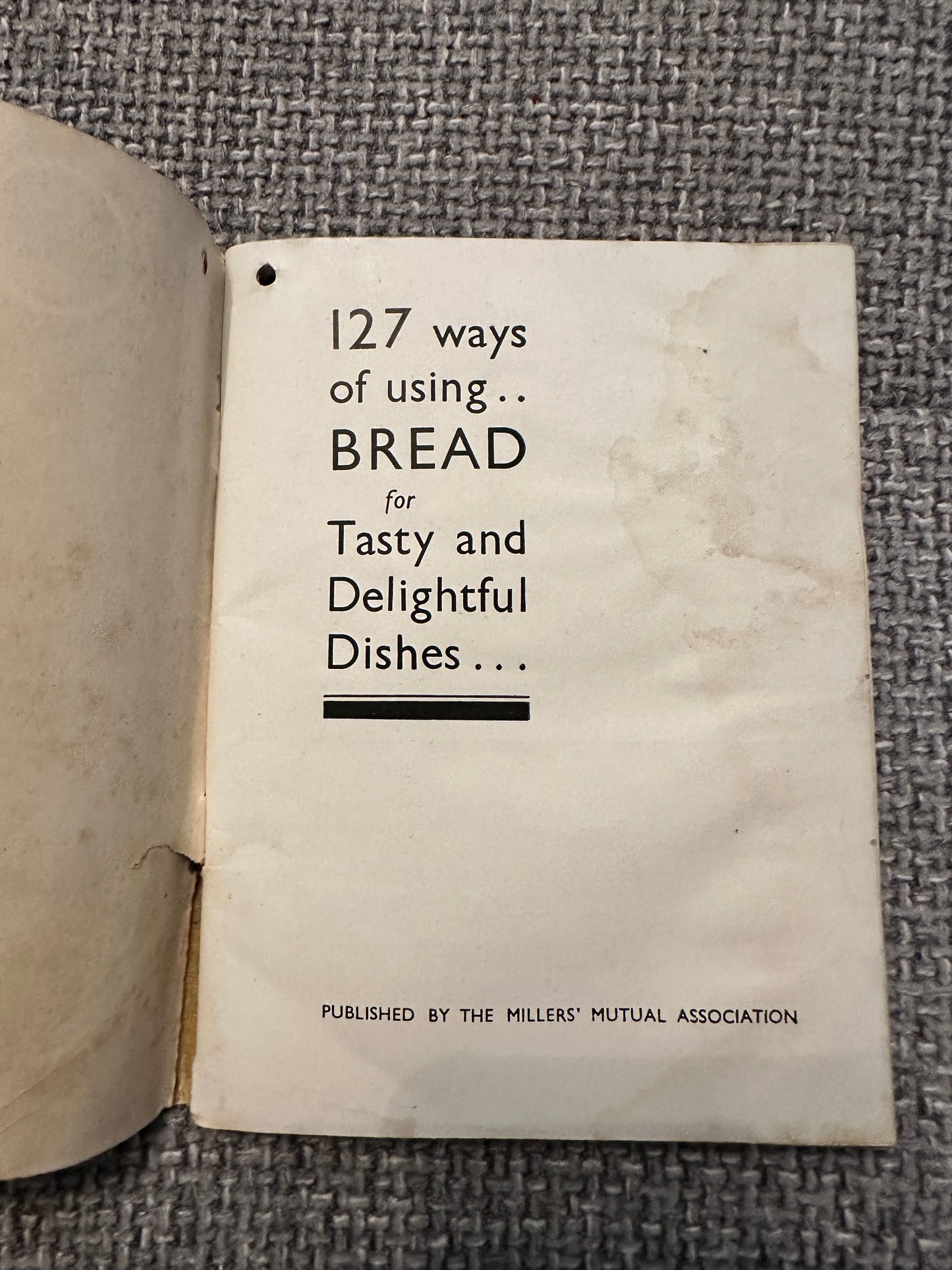 1930’s 120 Ways Of Using Bread For Tasty & Delightful Dishes(The Miller’s Mutual Association)