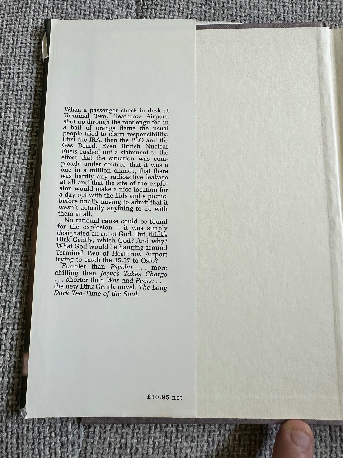 1988*1st* The Long Dark Tea-Time Of The Soul - Douglas Adams (William Heinemann)
