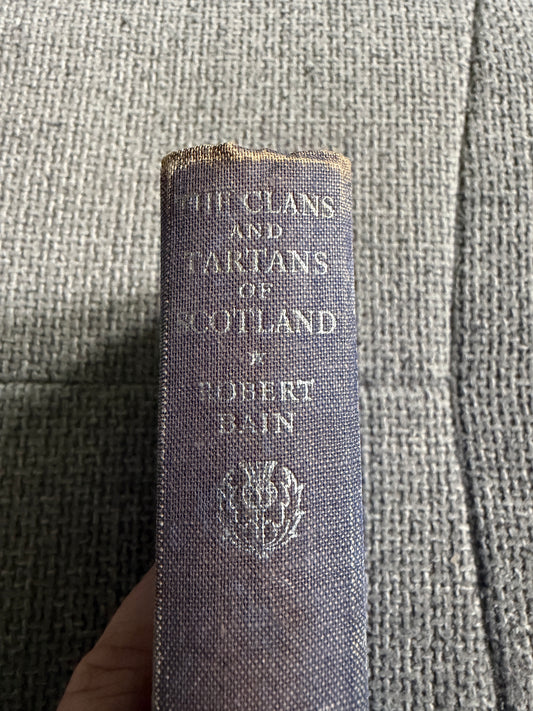 1949 The Clans & Tartans Of Scotland 🏴󠁧󠁢󠁳󠁣󠁴󠁿- Robert Bain (Collins Publisher)