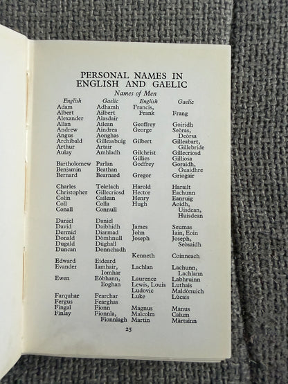 1949 The Clans & Tartans Of Scotland 🏴󠁧󠁢󠁳󠁣󠁴󠁿- Robert Bain (Collins Publisher)
