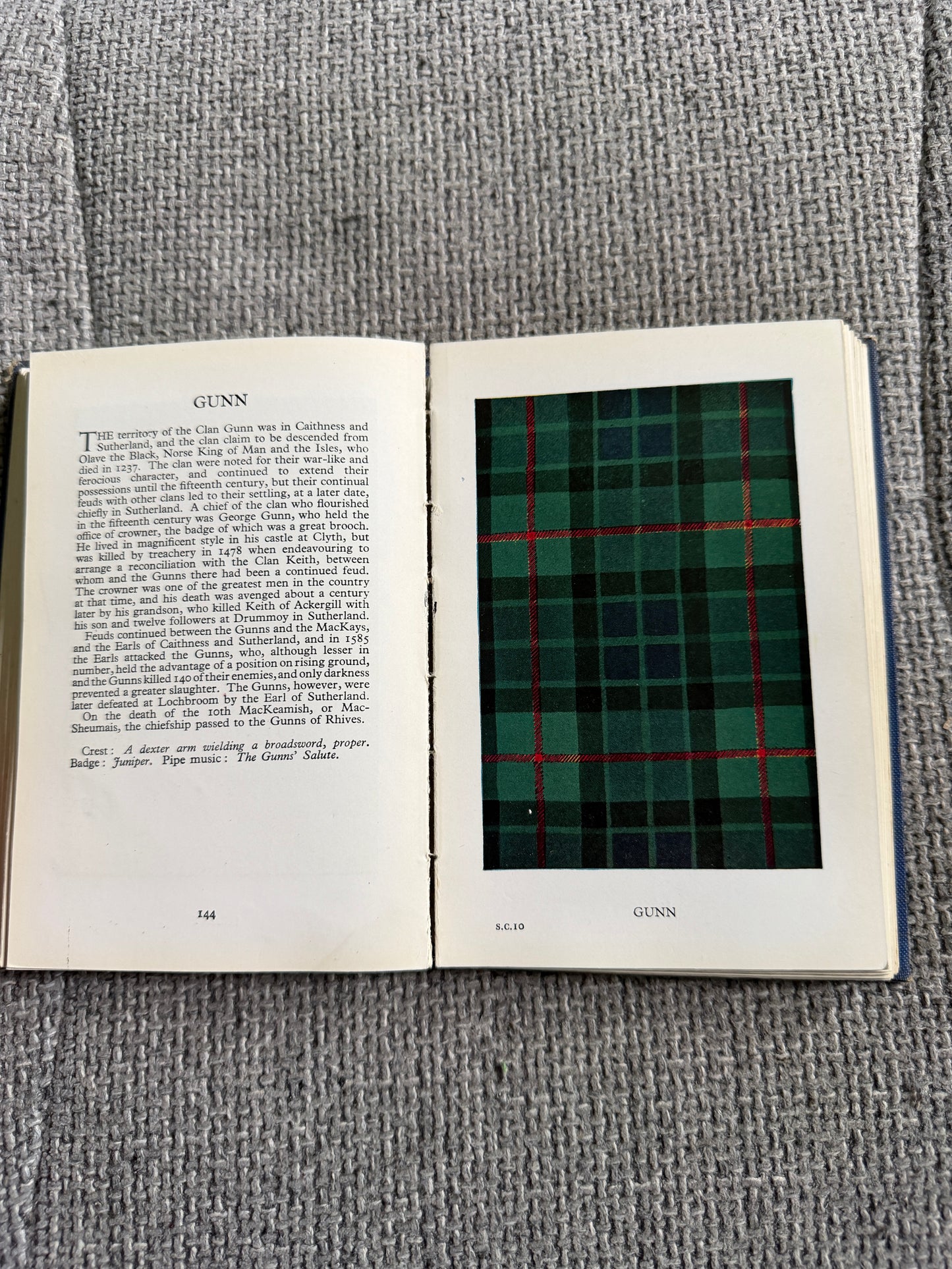 1949 The Clans & Tartans Of Scotland 🏴󠁧󠁢󠁳󠁣󠁴󠁿- Robert Bain (Collins Publisher)