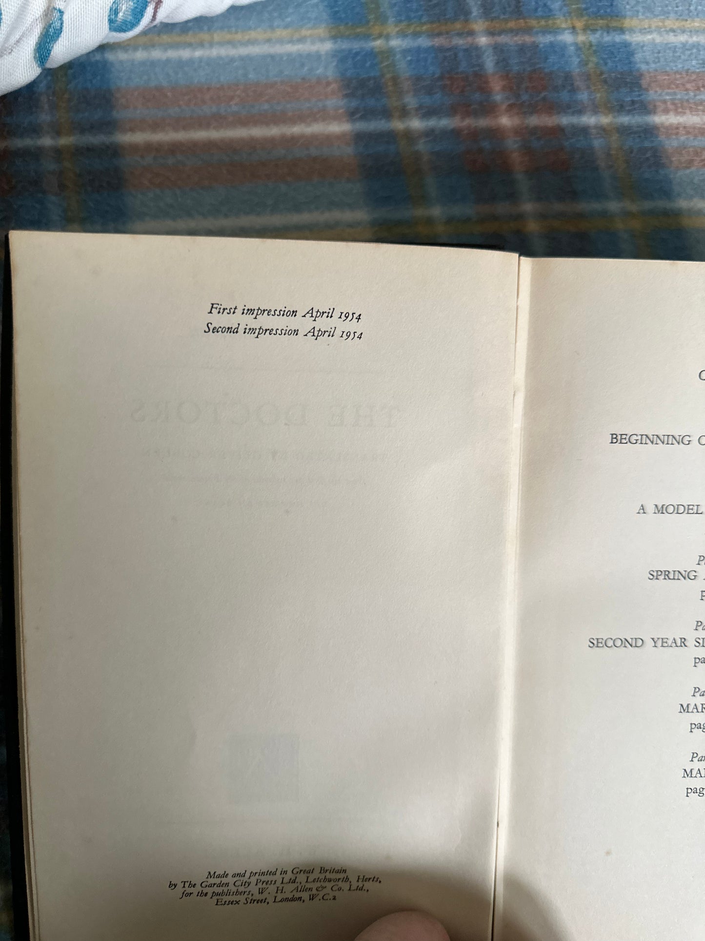 1954 The Doctors - André Soubiran(Translated by Oliver Coburn)W. H. Allen Publisher