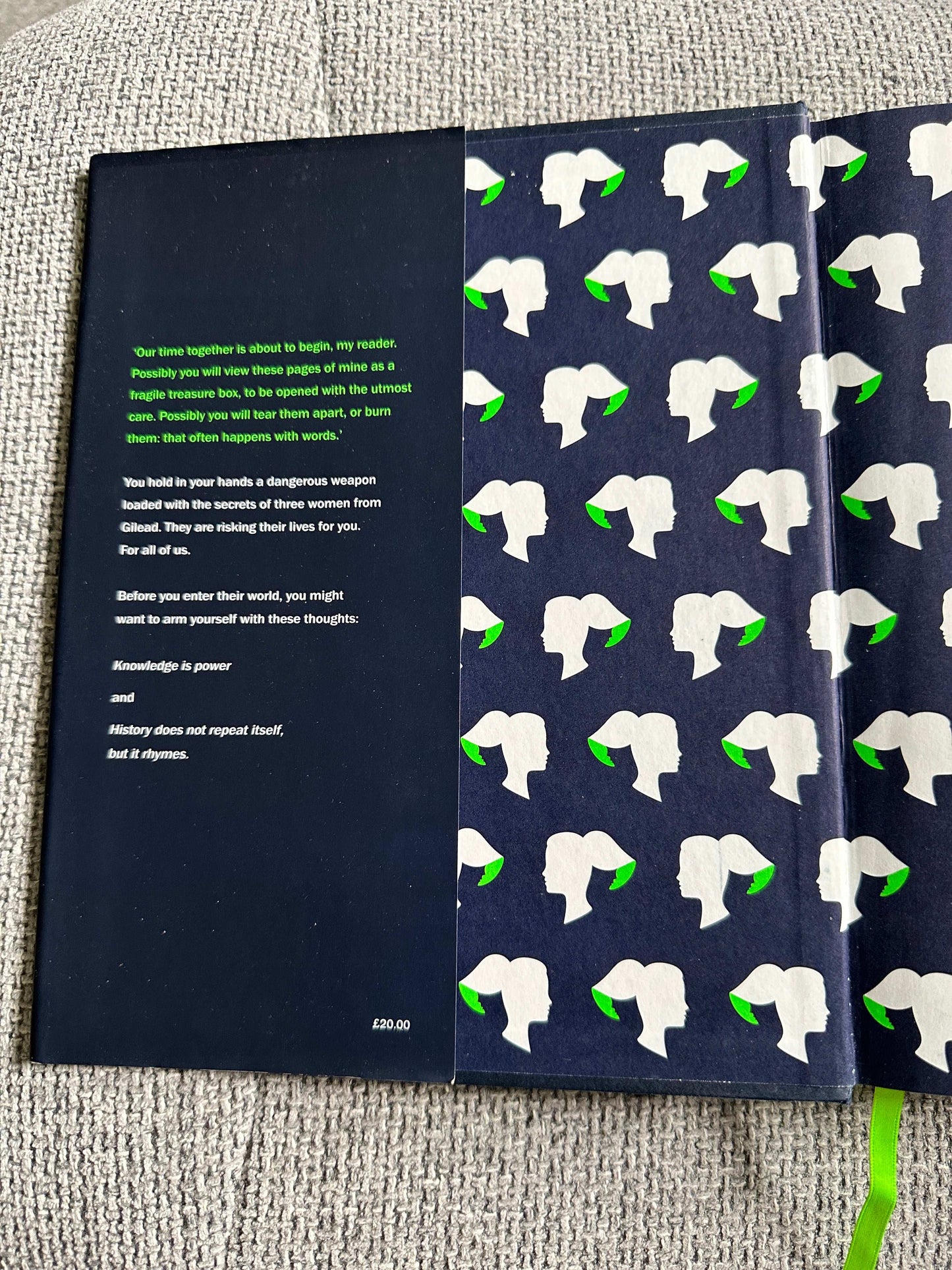 2019*1st* The Testaments - Margaret Atwood (Chatto & Windus) + Bookmark