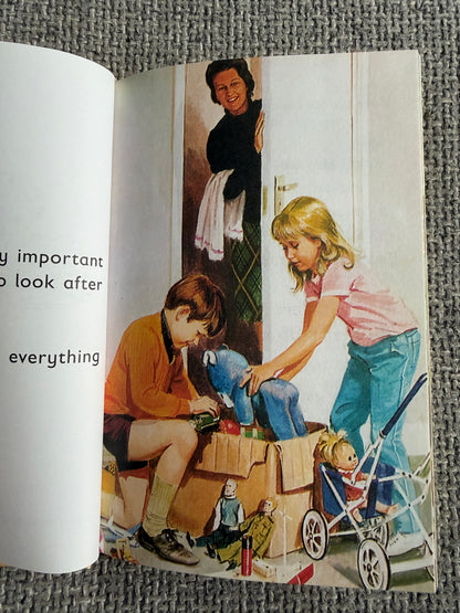 2016 The Mum (How It Works) Ladybird Series 999 - J. A. Hazeley & J. P. Morris (Ladybird Books For Grown Ups)
