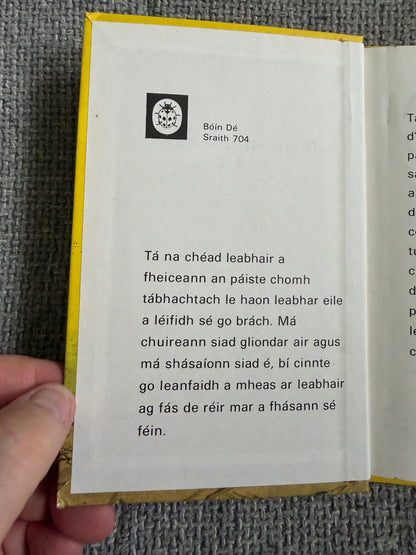 1985 An Chéad Leabhar Pictiúr (Irish Language) Ethel & Harry Wingfield (An Gúm Publisher)